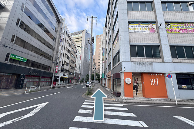 8.まっすぐ進むと、正面突き当りにホテルが見えてまいります。